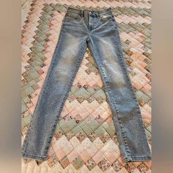 Curve Appeal High Rise Essential Skinny Jeans - 4/27 - Picture 2 of 9